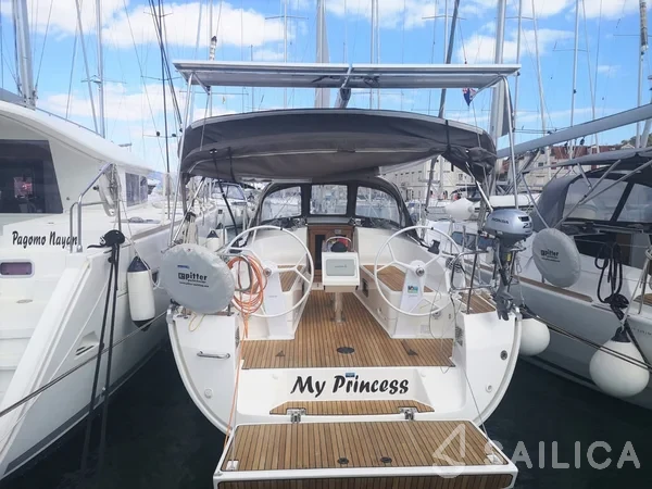 Bavaria 37 Cruiser - Yacht Charter Sailica