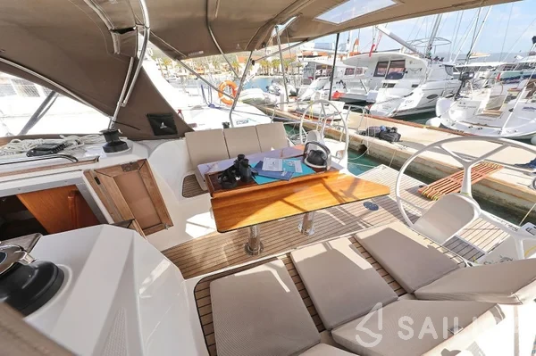 Bavaria 37 Cruiser - Yacht Charter Sailica