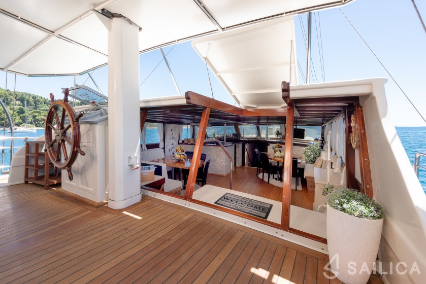 Gulet - Yacht Charter Sailica