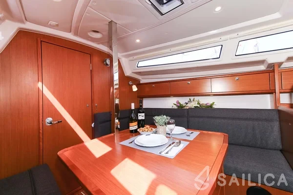Bavaria 33 Cruiser - Yacht Charter Sailica