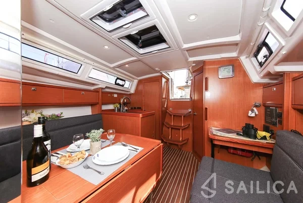 Bavaria 33 Cruiser - Yacht Charter Sailica