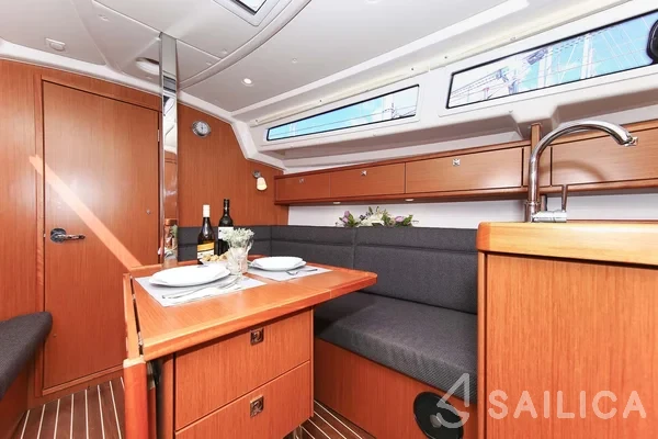 Bavaria 33 Cruiser - Yacht Charter Sailica