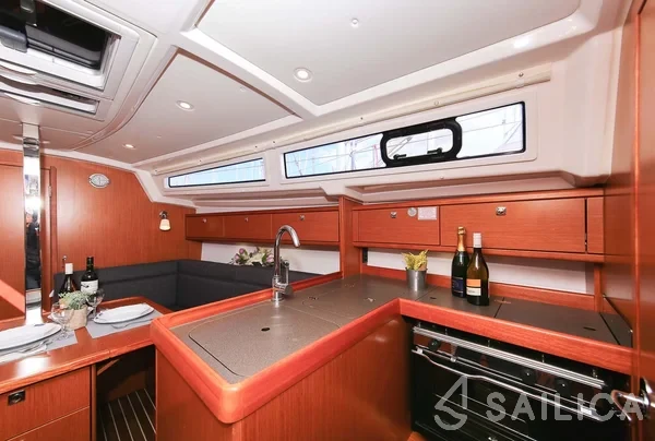 Bavaria 33 Cruiser - Yacht Charter Sailica