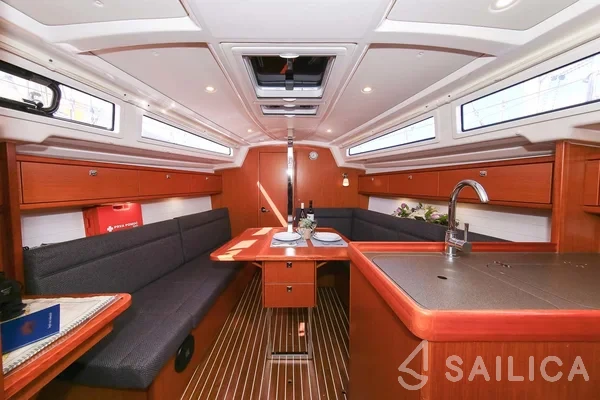 Bavaria 33 Cruiser - Yacht Charter Sailica