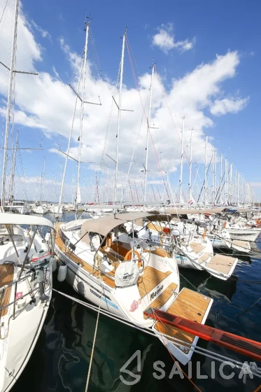 Bavaria 33 Cruiser - Yacht Charter Sailica
