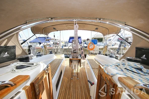 Bavaria 33 Cruiser - Yacht Charter Sailica