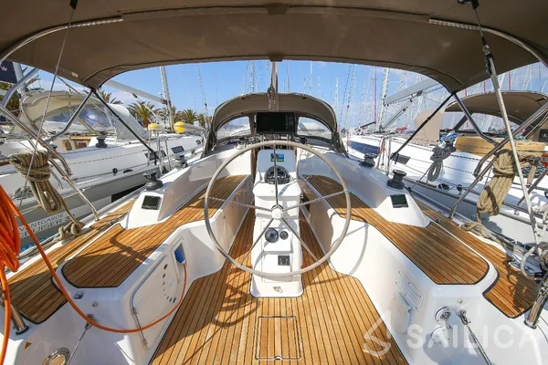 Bavaria 33 Cruiser - Yacht Charter Sailica
