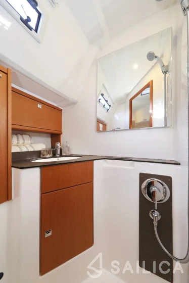 Bavaria 46 Cruiser - Yacht Charter Sailica
