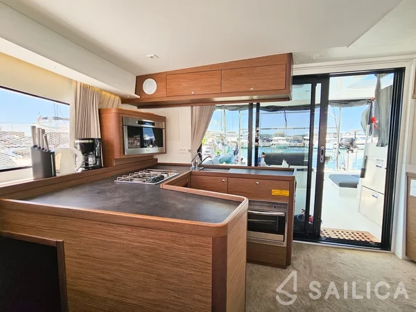 Lagoon 42 - Yacht Charter Sailica
