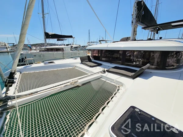 Lagoon 42 - Yacht Charter Sailica