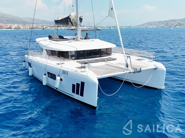Lagoon 42 - Yacht Charter Sailica