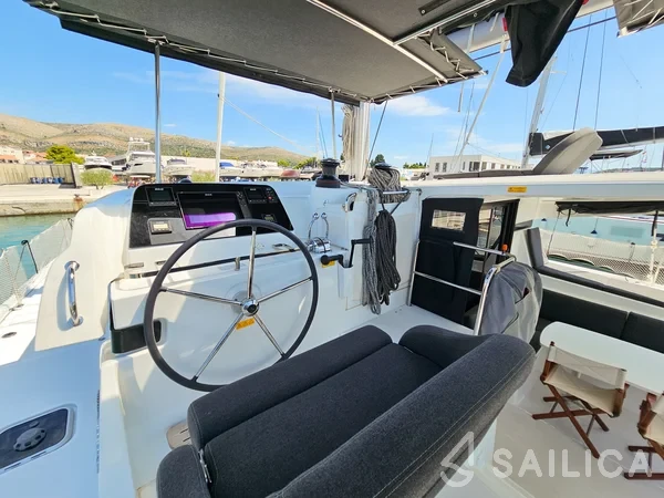 Lagoon 42 - Yacht Charter Sailica
