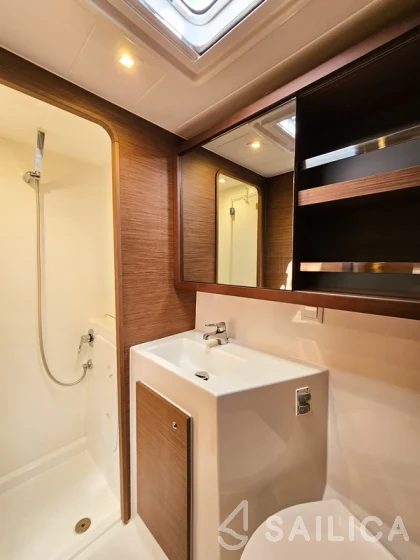 Lagoon 42 - Yacht Charter Sailica