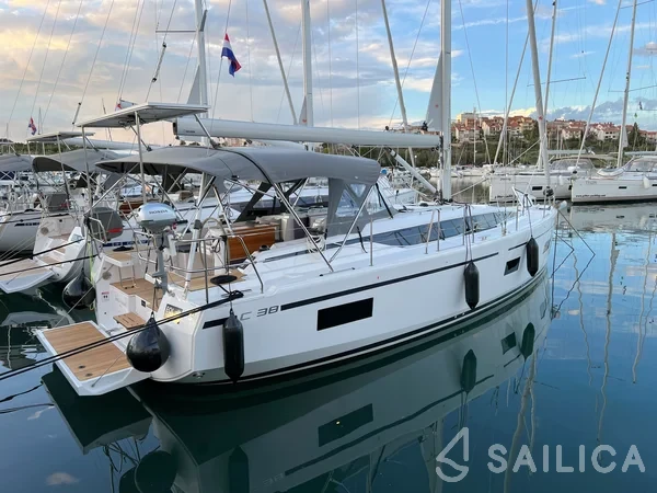 Bavaria C38 - Yacht Charter Sailica