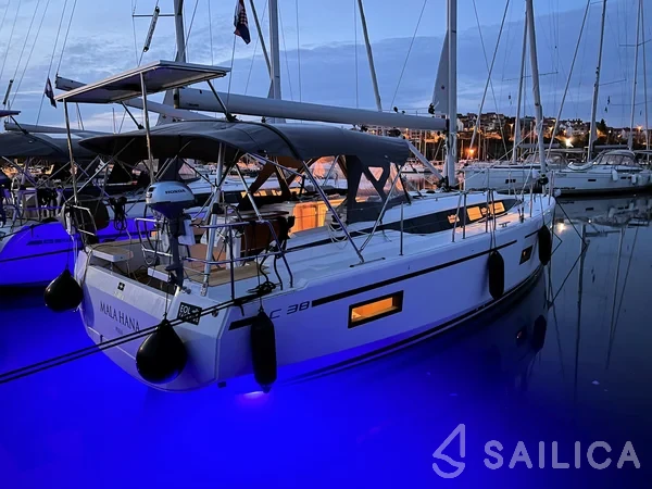 Bavaria C38 - Yacht Charter Sailica