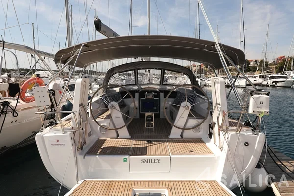 Hanse 388 - Yacht Charter Sailica