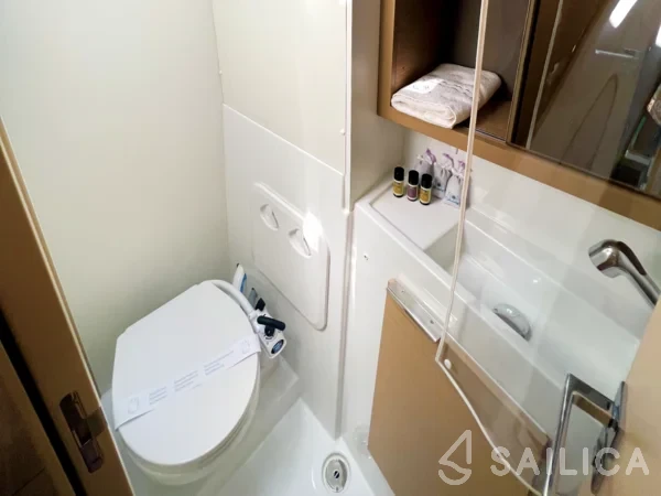 Lagoon 40 - Yacht Charter Sailica