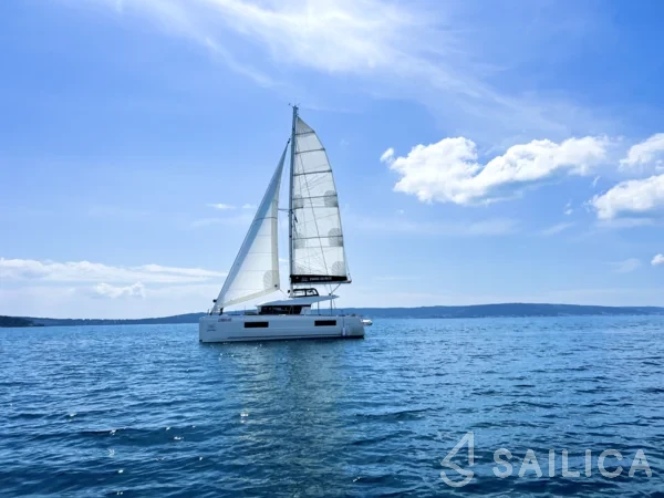 Lagoon 40 - Yacht Charter Sailica