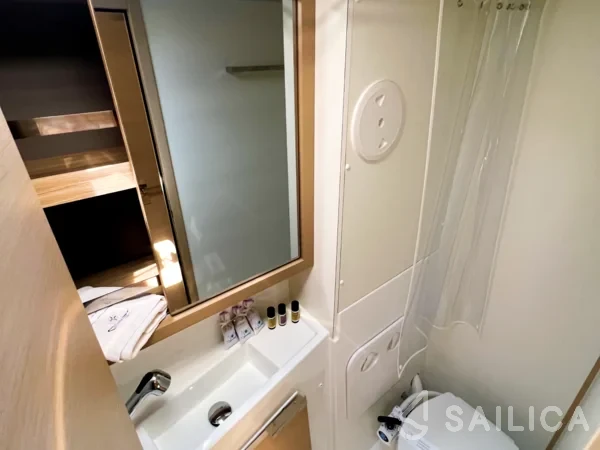 Lagoon 40 - Yacht Charter Sailica