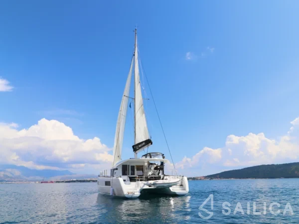 Lagoon 40 - Yacht Charter Sailica