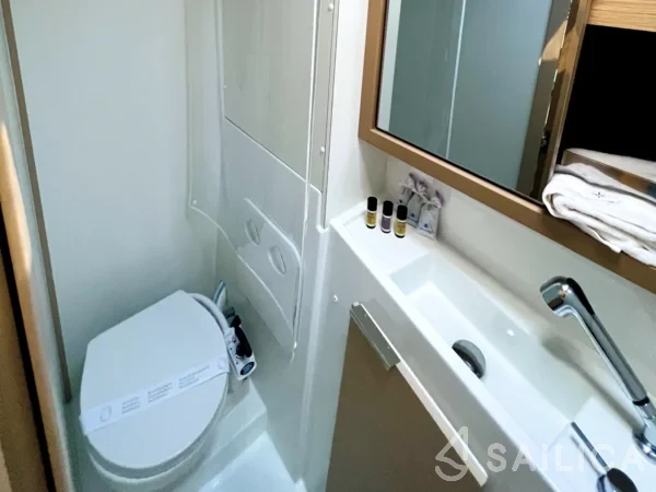 Lagoon 40 - Yacht Charter Sailica