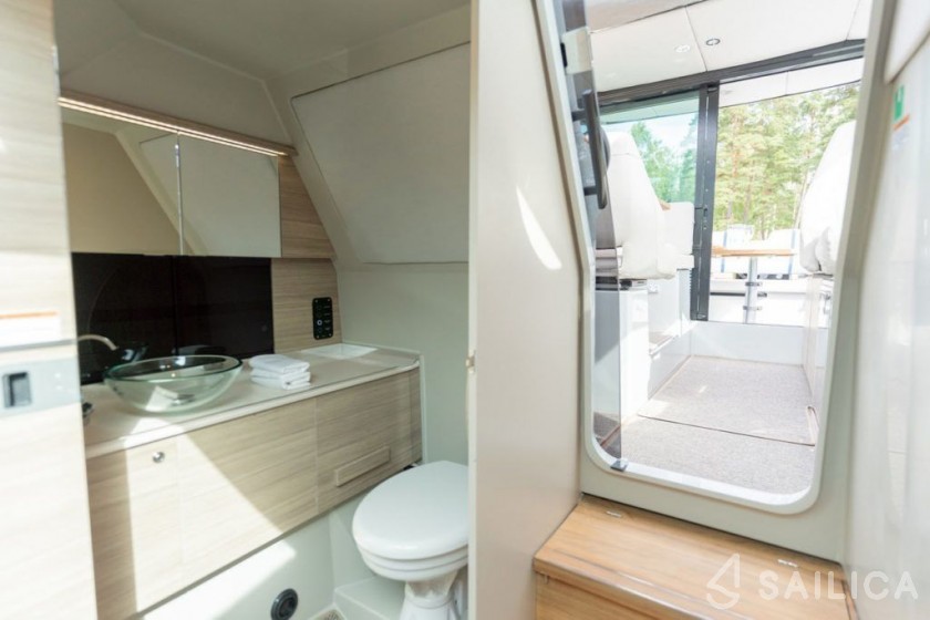 Saxdor 320 GTO - Yacht Charter Sailica
