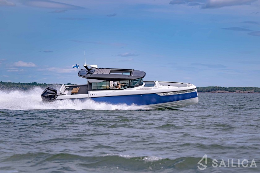 Saxdor 320 GTO - Yacht Charter Sailica