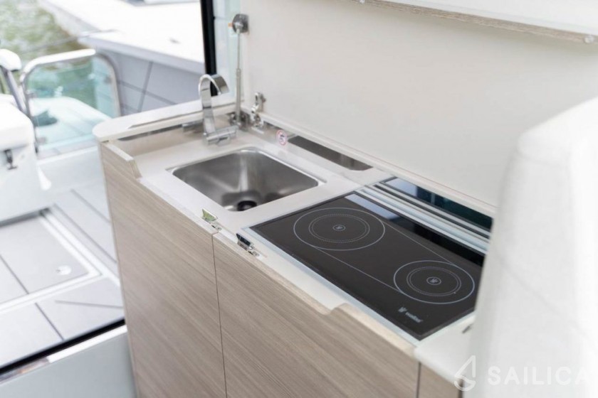 Saxdor 320 GTO - Yacht Charter Sailica