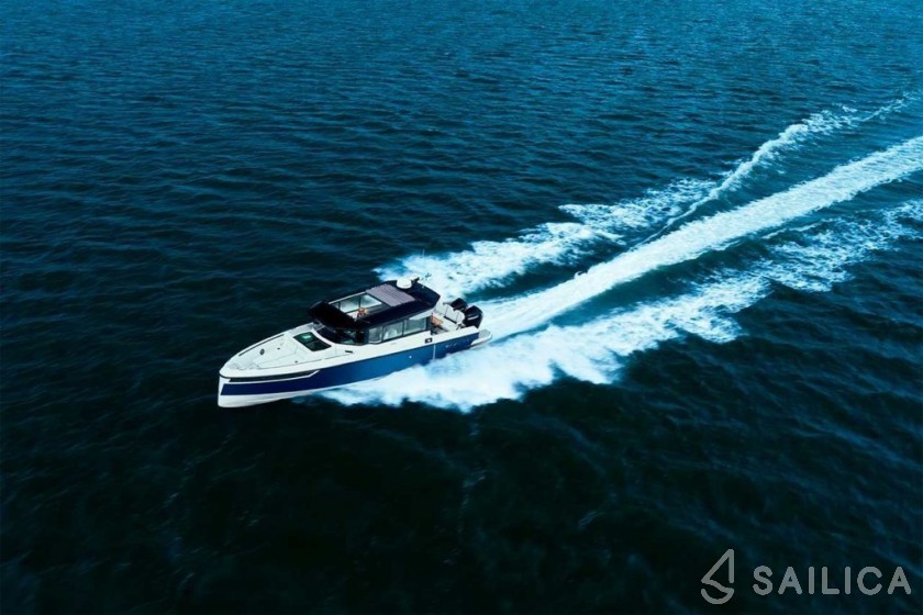 Saxdor 320 GTO - Yacht Charter Sailica