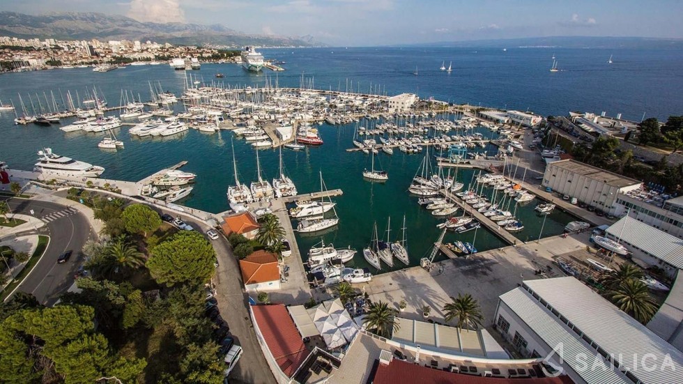 Saxdor 320 GTO - Yacht Charter Sailica