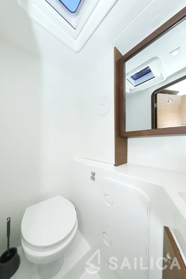 Lagoon 42 - Yacht Charter Sailica