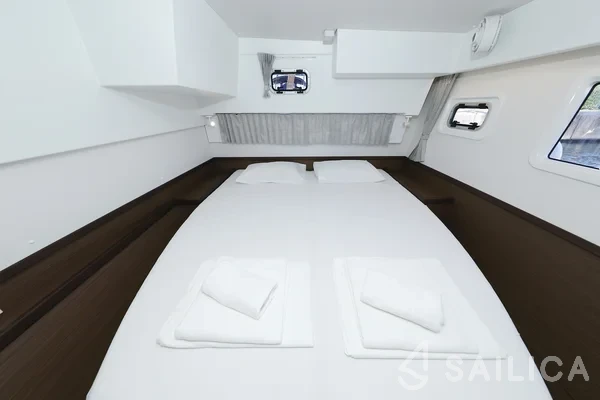 Lagoon 42 - Yacht Charter Sailica