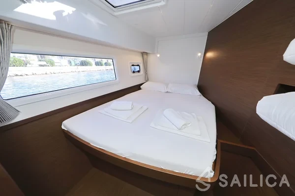 Lagoon 42 - Yacht Charter Sailica