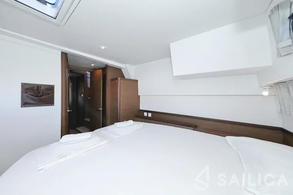 Lagoon 42 - Yacht Charter Sailica