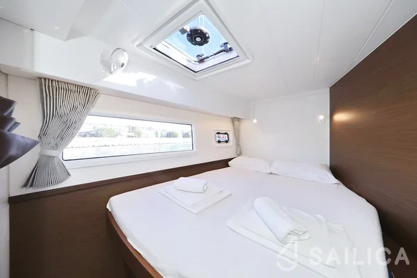 Lagoon 42 - Yacht Charter Sailica