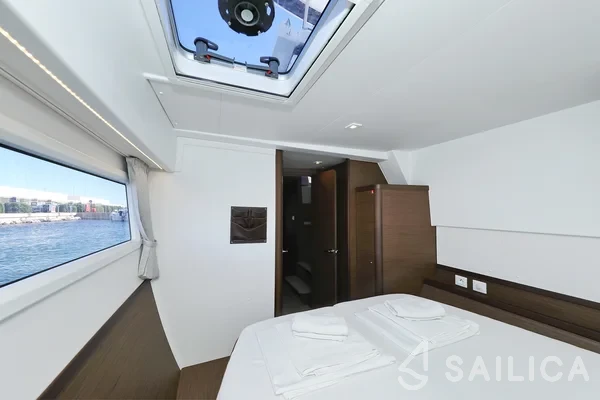 Lagoon 42 - Yacht Charter Sailica