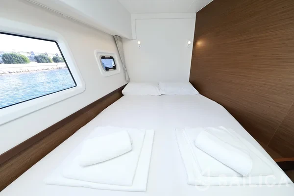 Lagoon 42 - Yacht Charter Sailica