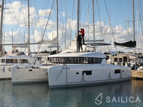 Lagoon 42 - Yacht Charter Sailica