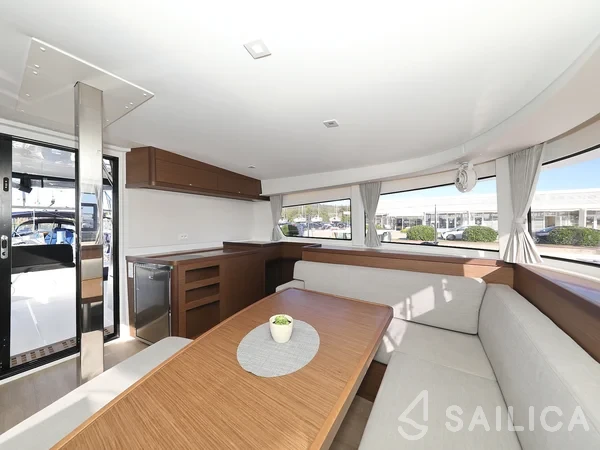 Lagoon 42 - Yacht Charter Sailica