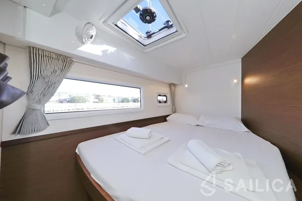 Lagoon 42 - Yacht Charter Sailica