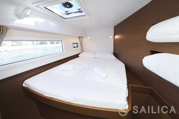 Lagoon 42 - Yacht Charter Sailica