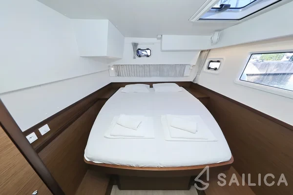 Lagoon 42 - Yacht Charter Sailica