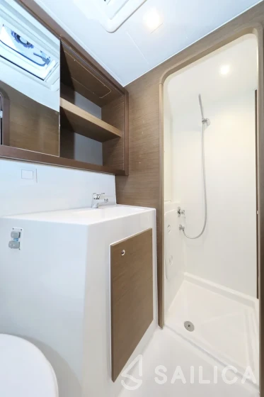 Lagoon 42 - Yacht Charter Sailica