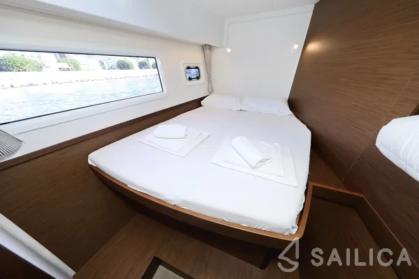 Lagoon 42 - Yacht Charter Sailica