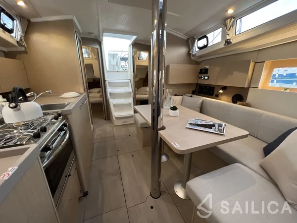 Oceanis 38.1 - Yacht Charter Sailica