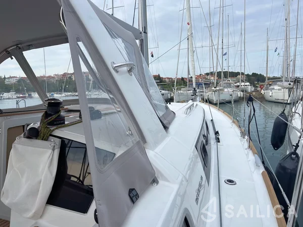 Oceanis 38.1 - Yacht Charter Sailica
