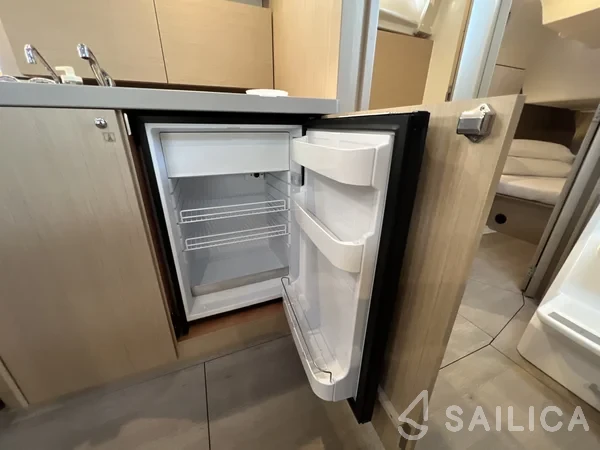 Oceanis 38.1 - Yacht Charter Sailica