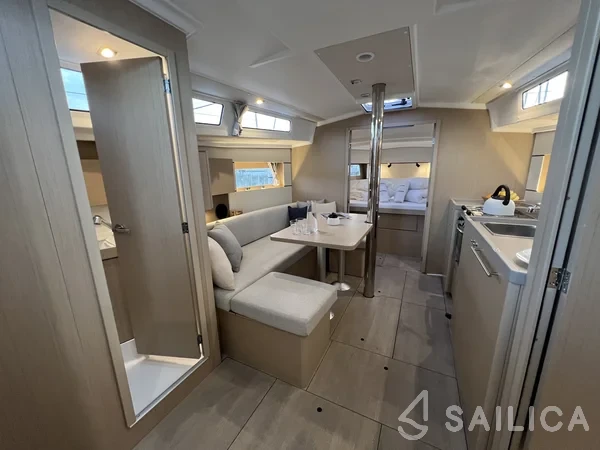 Oceanis 38.1 - Yacht Charter Sailica