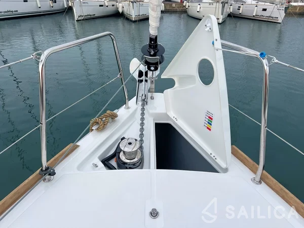 Oceanis 38.1 - Yacht Charter Sailica