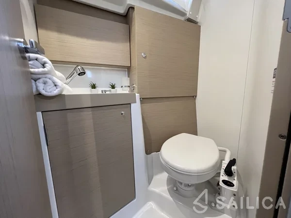Oceanis 38.1 - Yacht Charter Sailica